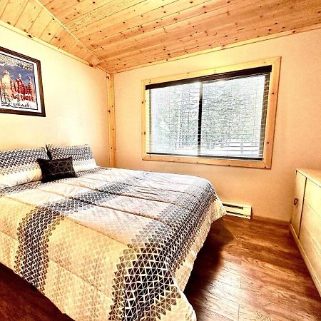 Lovely Log Cabin With Fire Pit! Duck Creek Village Eksteriør bilde