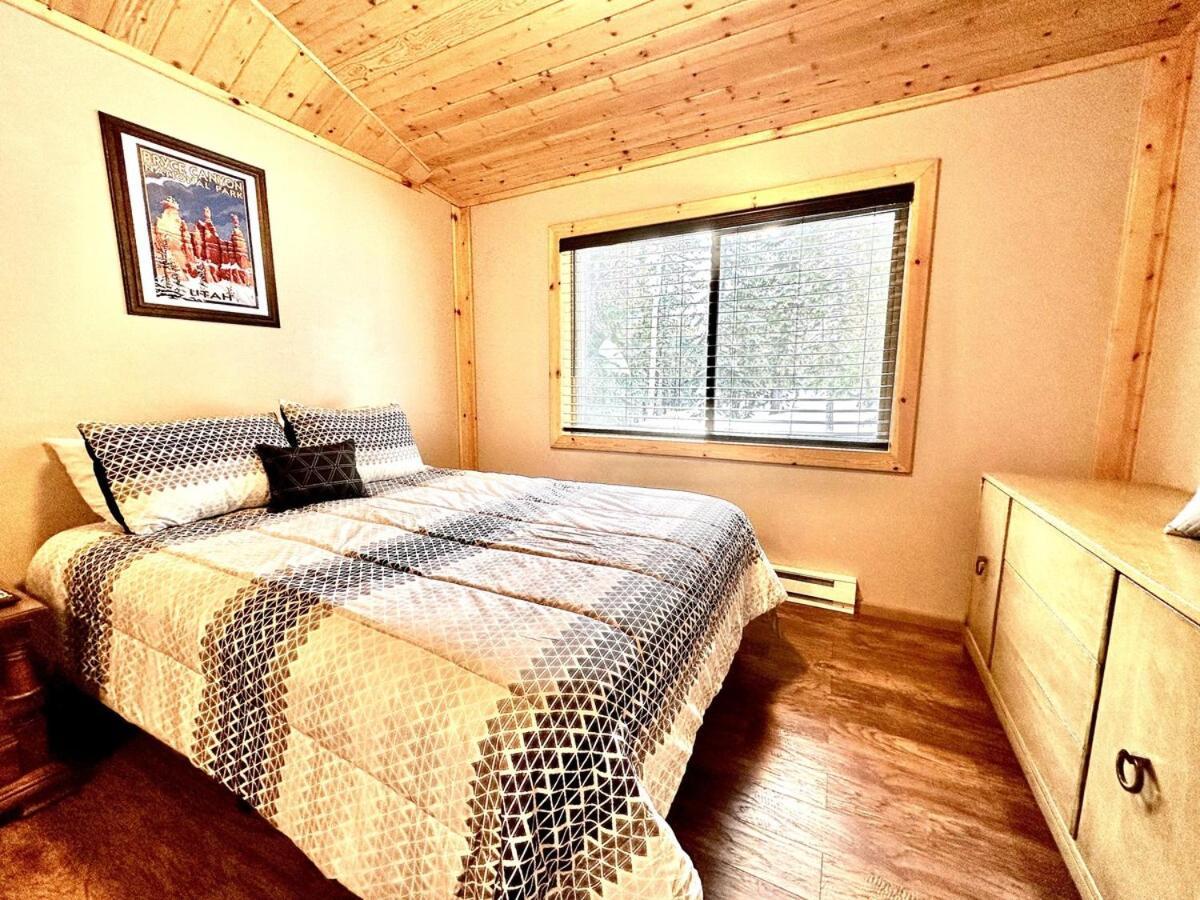 Lovely Log Cabin With Fire Pit! Duck Creek Village Eksteriør bilde