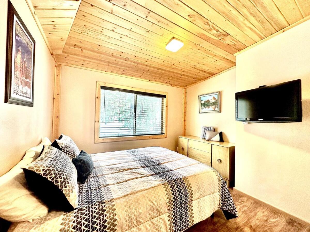 Lovely Log Cabin With Fire Pit! Duck Creek Village Eksteriør bilde